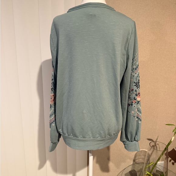 Knox Rose Teal Sweatshirt with Embroidered Sleeves - Picture 5 of 8